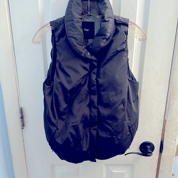 Grey/Black womens GAP sleevelesspuffer jacket - Picture 1 of 5